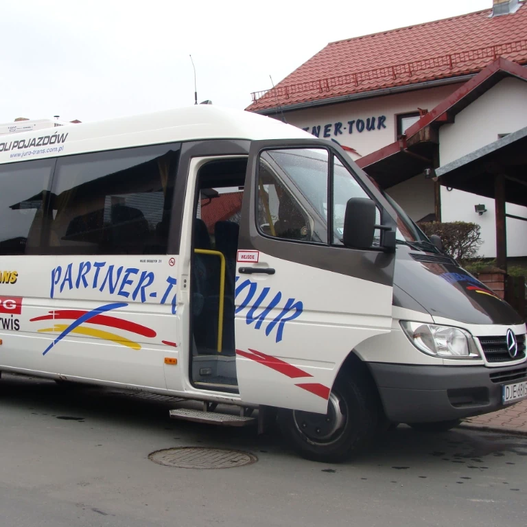 biały Mercedes Sprinter