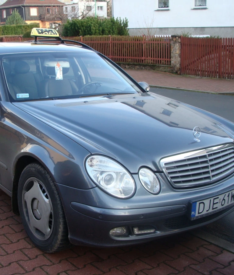 Taxi Mercedes